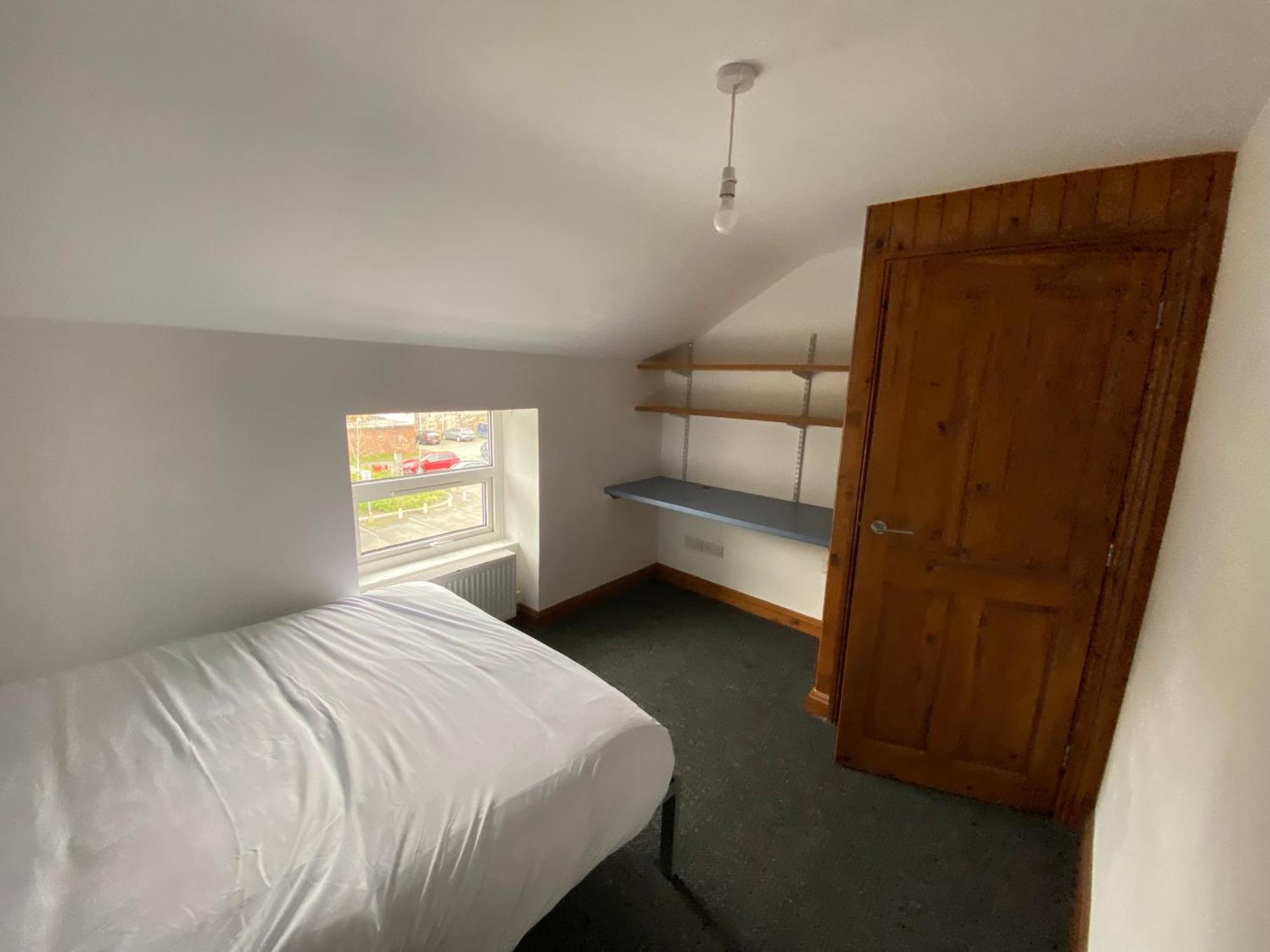 Room In A Shared House Bangor  Bagian luar foto
