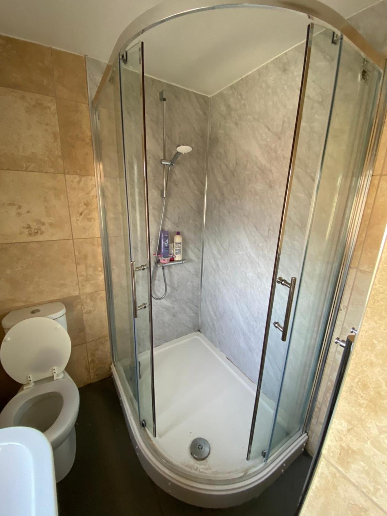 Room In A Shared House Bangor  Bagian luar foto