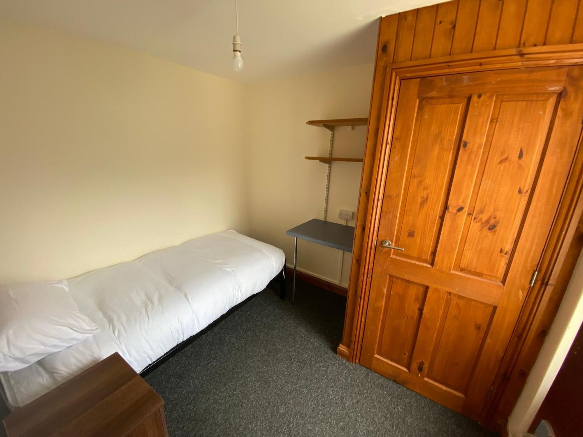 Room In A Shared House Bangor  Bagian luar foto